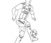 Coloriage et dessins gratuit Cristiano Ronaldo contrôle le ballon à imprimer