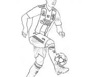 Coloriage Cristiano Ronaldo contrôle le ballon