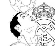 Coloriage Ronaldo de Real Madrid dribble le ballon avec la tête