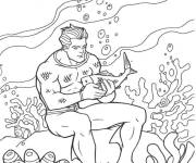 Coloriage Aquaman aime la vie sous marine