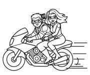 Coloriage Hawkeye conduit sa moto avec Black Widow