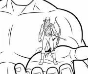 Coloriage Hawkeye sur la main de Hulk
