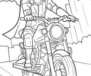 Coloriage Hawkeye sur sa moto classique