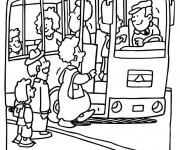 Coloriage Autobus s'ouvre pour les passagers