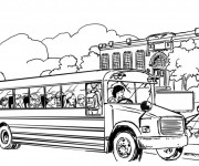 Coloriage Autobus scolaire sur la route