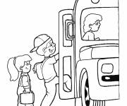 Coloriage et dessins gratuit Les &eacute;l&egrave;ves entrent dans le bus à imprimer